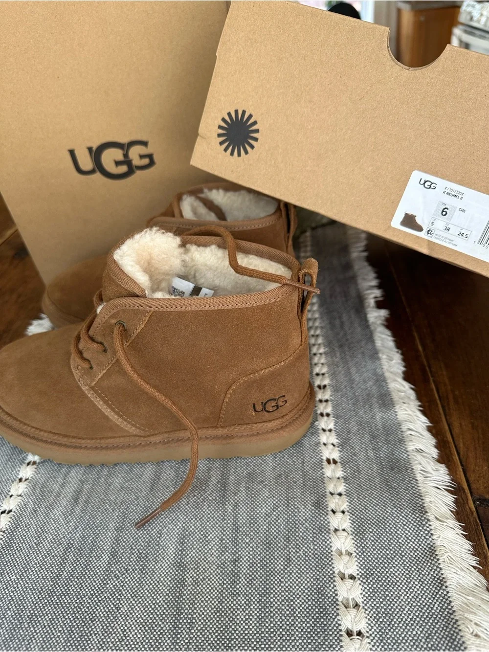 UGG Kids Chestnut Suede Lace-Up Boots with Shearling